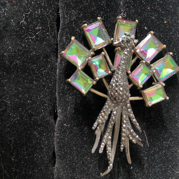 Sparkling peacock brooch! - Picture 2 of 3